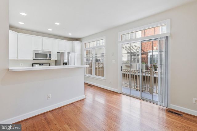 1324 ADAMS CT, Arlington, VA 22201