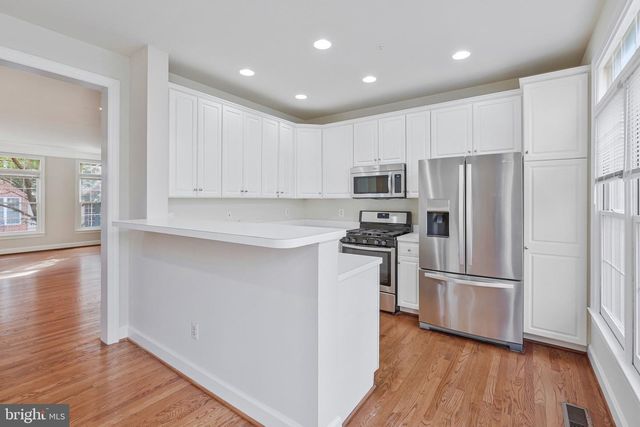 1324 ADAMS CT, Arlington, VA 22201
