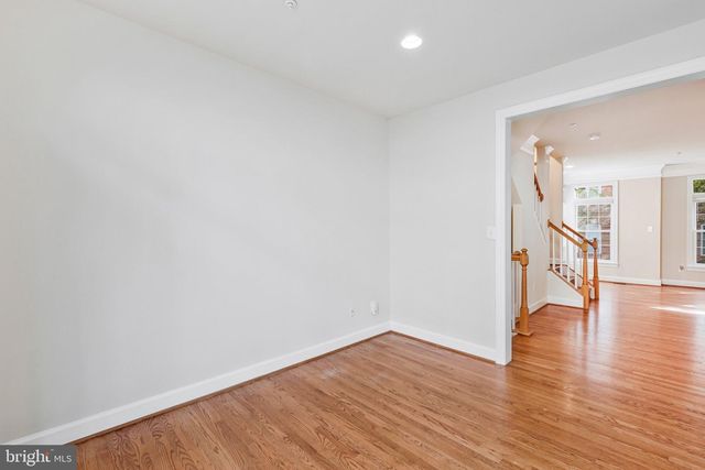 1324 ADAMS CT, Arlington, VA 22201