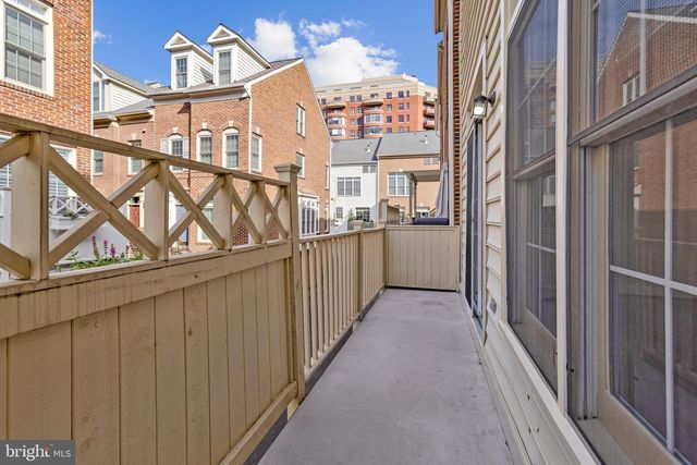 1324 ADAMS CT, Arlington, VA 22201