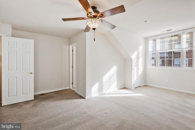 1324 ADAMS CT, Arlington, VA 22201