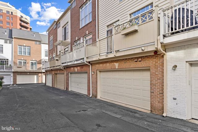 1324 ADAMS CT, Arlington, VA 22201