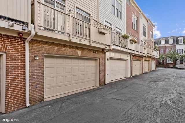 1324 ADAMS CT, Arlington, VA 22201