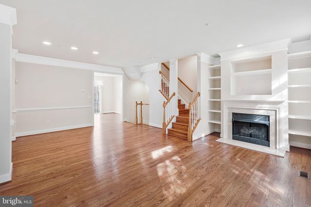 1324 ADAMS CT, Arlington, VA 22201