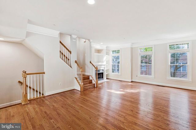 1324 ADAMS CT, Arlington, VA 22201