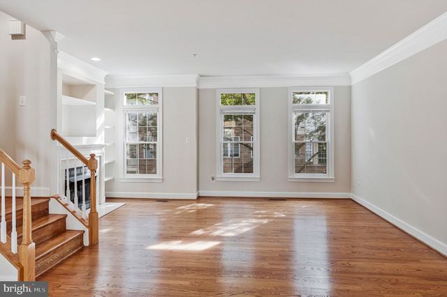 1324 ADAMS CT, Arlington, VA 22201