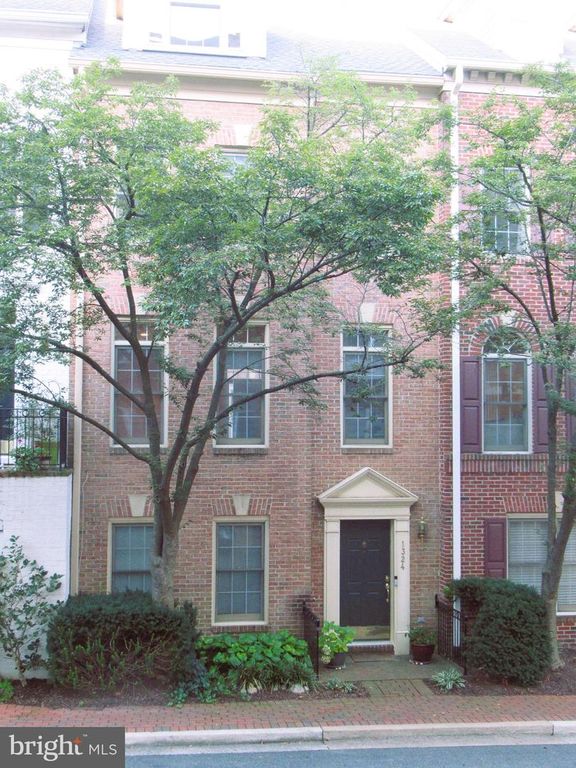 1324 ADAMS CT, Arlington, VA 22201
