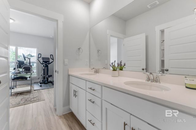 200 Spur Avenue, Fairhope, AL 36532