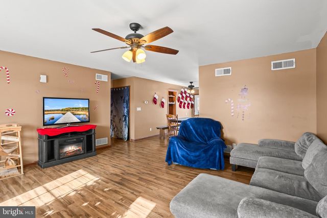 102 DEERVIEW DR, Newville, PA 17241