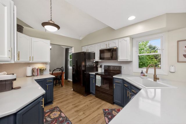 390 SW Kennybrook Drive, Grimes, IA 50111