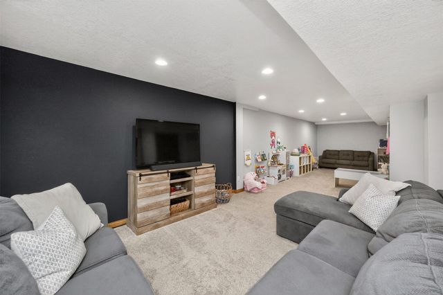 390 SW Kennybrook Drive, Grimes, IA 50111