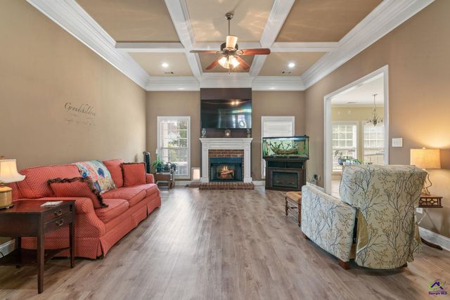 308 Live Oak Court, Kathleen, GA 31047