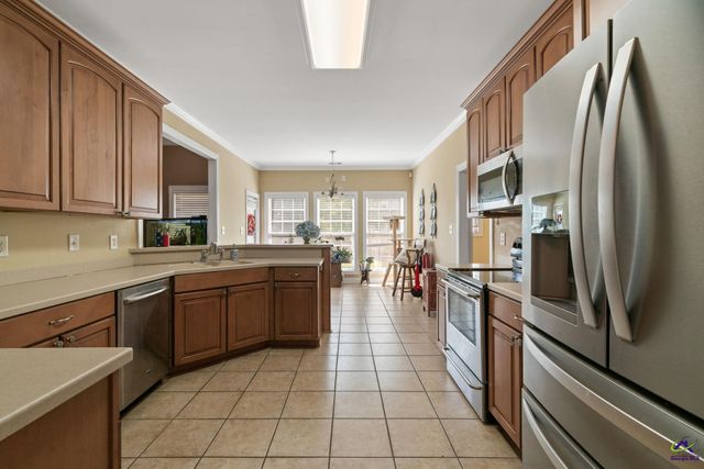 308 Live Oak Court, Kathleen, GA 31047