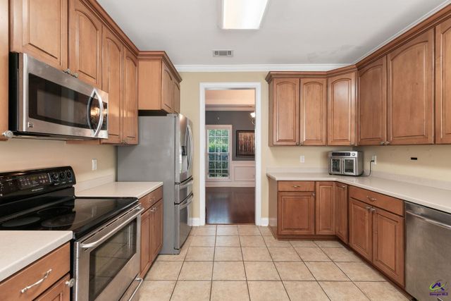 308 Live Oak Court, Kathleen, GA 31047