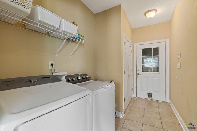308 Live Oak Court, Kathleen, GA 31047