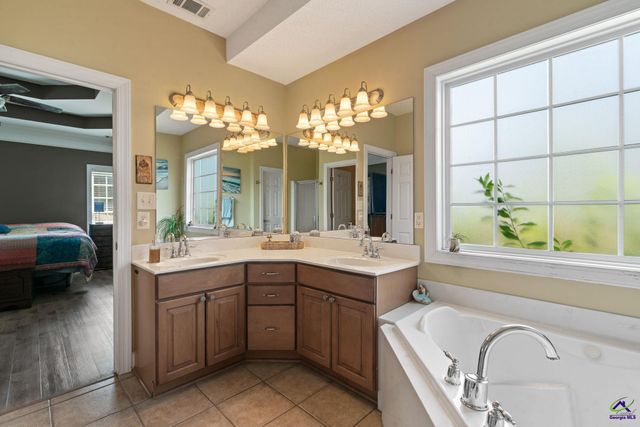 308 Live Oak Court, Kathleen, GA 31047