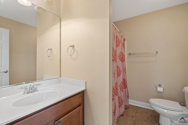 308 Live Oak Court, Kathleen, GA 31047