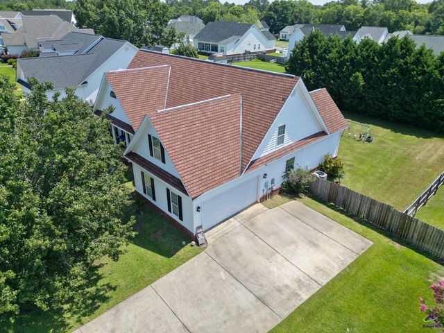 308 Live Oak Court, Kathleen, GA 31047