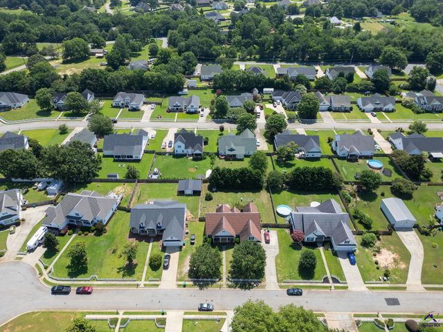 308 Live Oak Court, Kathleen, GA 31047