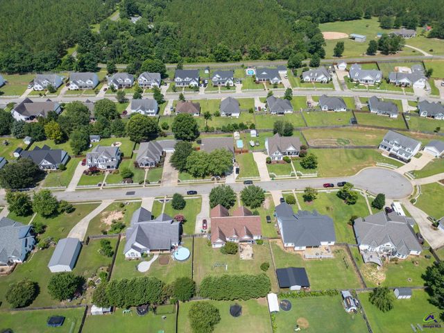 308 Live Oak Court, Kathleen, GA 31047