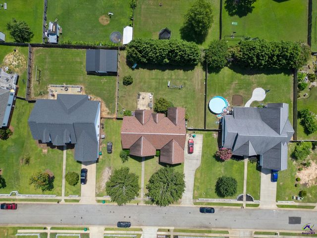 308 Live Oak Court, Kathleen, GA 31047