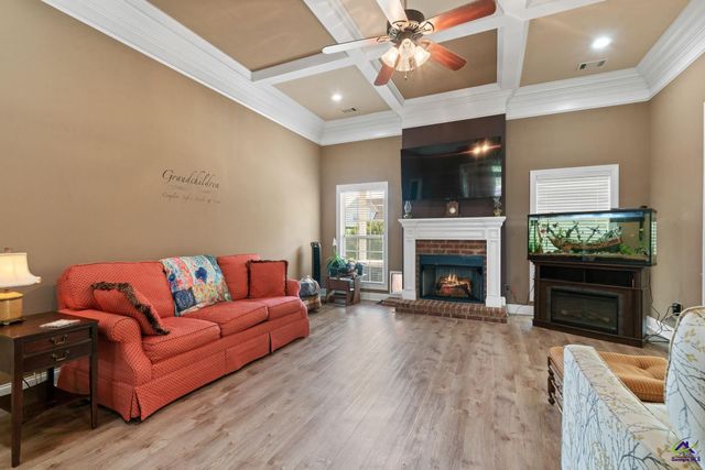 308 Live Oak Court, Kathleen, GA 31047