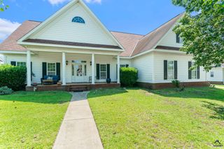 308 Live Oak Court, Kathleen, GA 31047