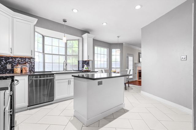 1092 Rosewood Drive, Grapevine, TX 76051