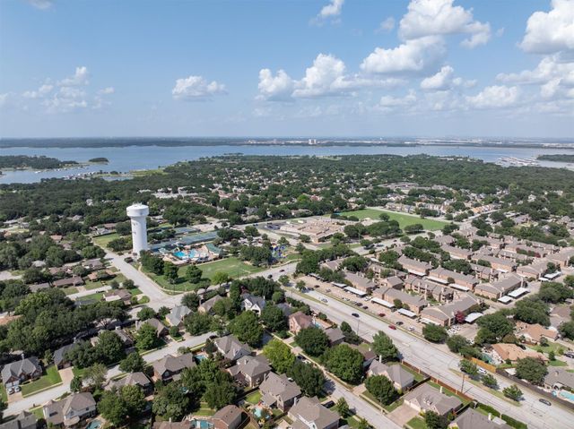 1092 Rosewood Drive, Grapevine, TX 76051