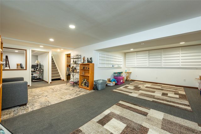 2215 N 5th Avenue E, Newton, IA 50208