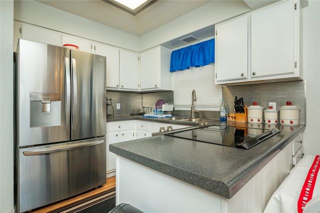 2215 N 5th Avenue E, Newton, IA 50208