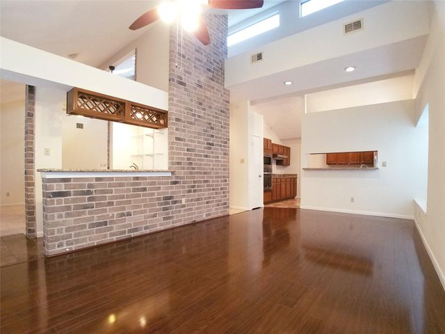 2111 Echo Ridge, Sugar Land, TX 77478