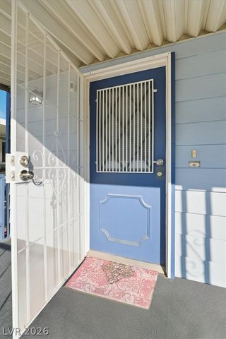 4570 Royal Ridge Avenue, Las Vegas, NV 89103