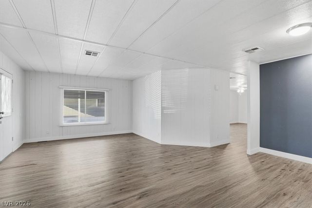 4570 Royal Ridge Avenue, Las Vegas, NV 89103