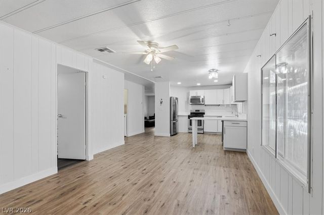 4570 Royal Ridge Avenue, Las Vegas, NV 89103