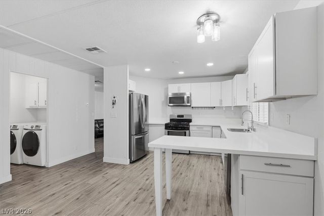 4570 Royal Ridge Avenue, Las Vegas, NV 89103