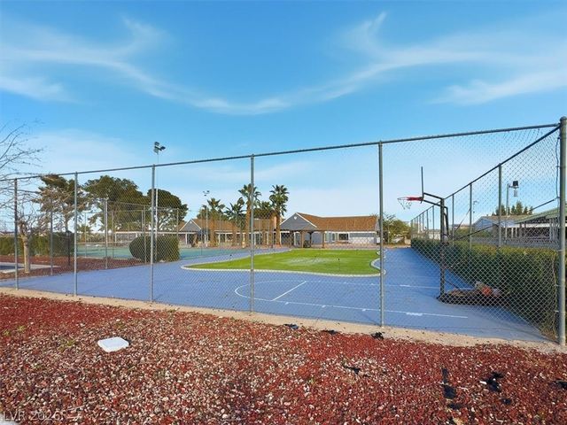 4570 Royal Ridge Avenue, Las Vegas, NV 89103