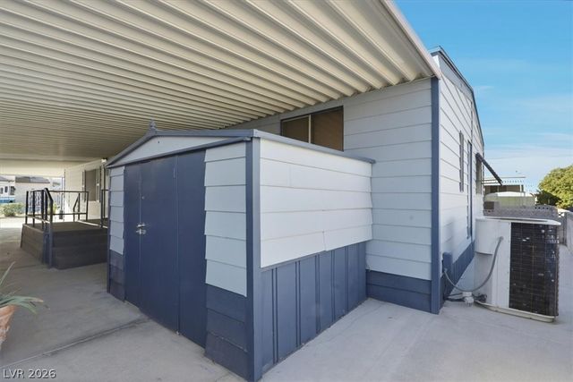 4570 Royal Ridge Avenue, Las Vegas, NV 89103