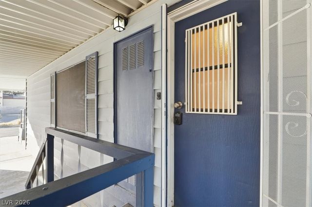 4570 Royal Ridge Avenue, Las Vegas, NV 89103