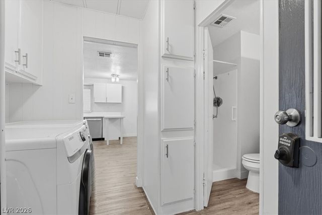 4570 Royal Ridge Avenue, Las Vegas, NV 89103