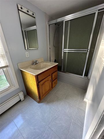 460 Bayview Avenue S 2nd Fl, Freeport, NY 11520