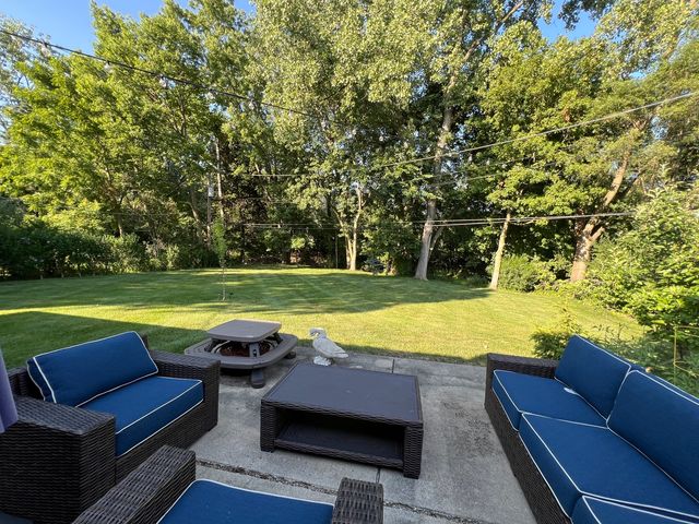 255 Riverside Drive, Northfield, IL 60093