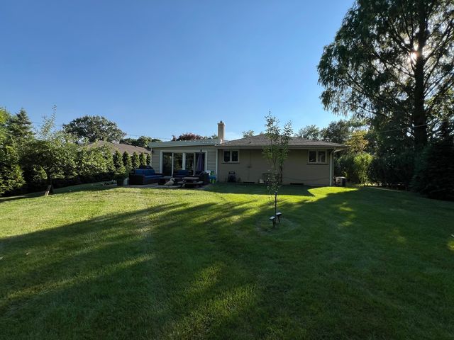 255 Riverside Drive, Northfield, IL 60093