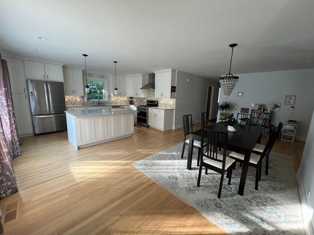 255 Riverside Drive, Northfield, IL 60093