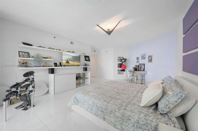 2711 S Ocean Dr 902, Hollywood, FL 33019