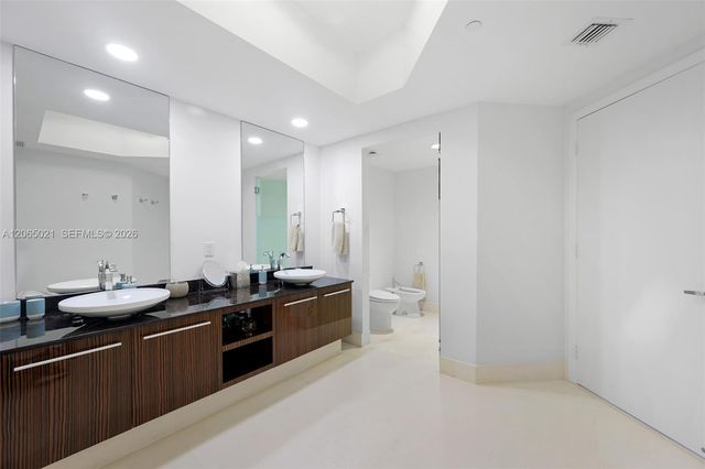 2711 S Ocean Dr 902, Hollywood, FL 33019