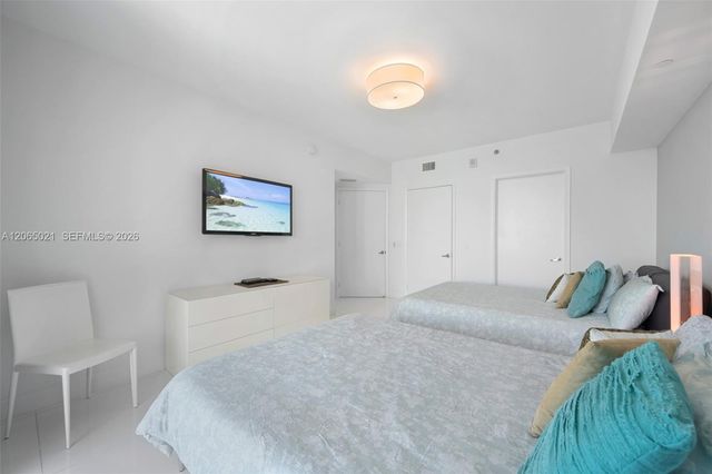2711 S Ocean Dr 902, Hollywood, FL 33019