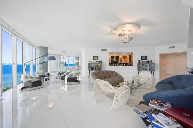 2711 S Ocean Dr 902, Hollywood, FL 33019