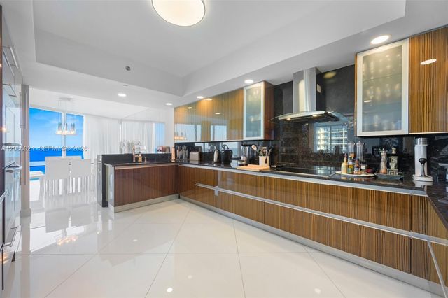 2711 S Ocean Dr 902, Hollywood, FL 33019