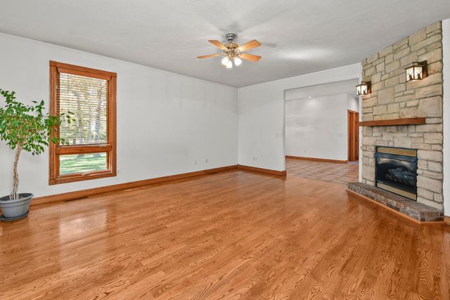 1452 Spring Valley Loop, Marshfield, MO 65706